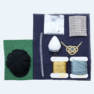 こぎん刺しの兜 本体、飾りは完成ずみです