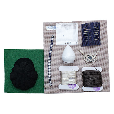 こぎん刺しの兜 本体、飾りは完成ずみです